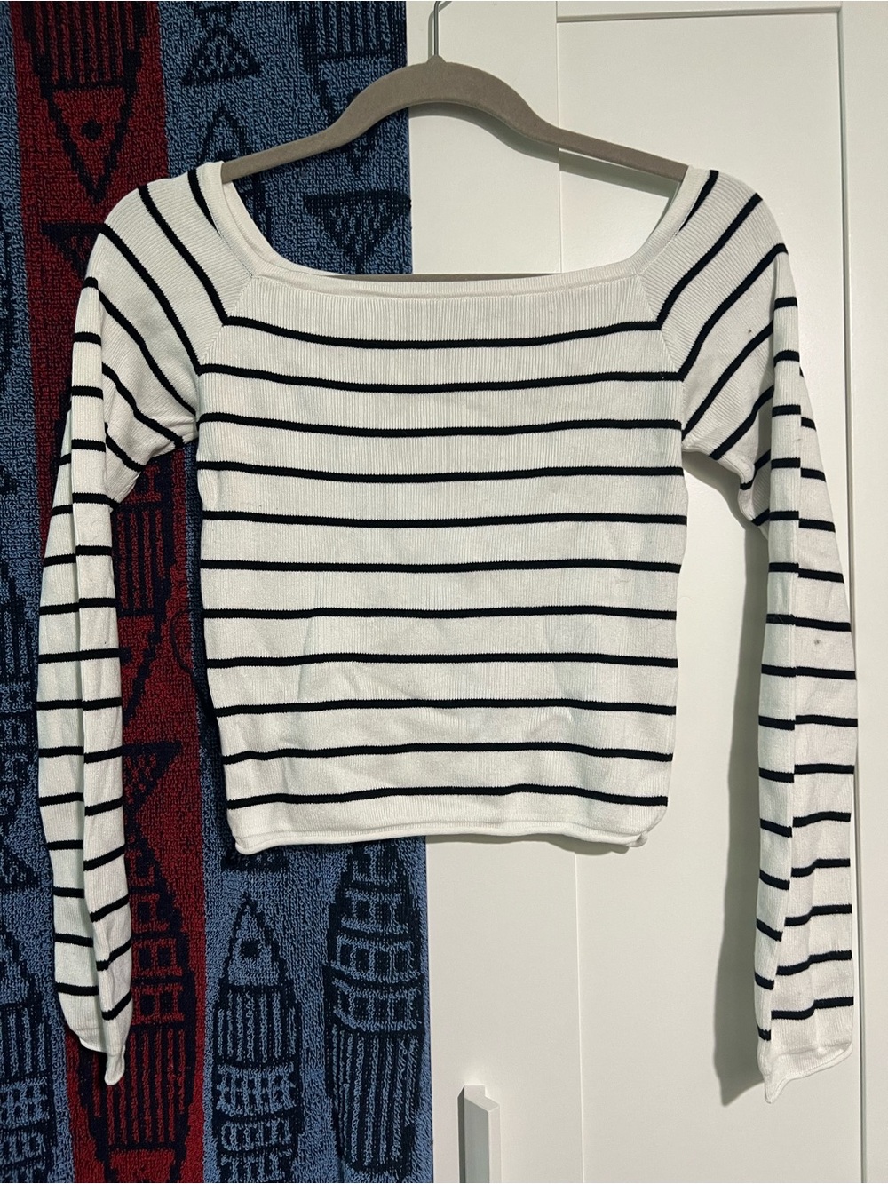 Streetwear Society White Boatneck Long-Sleeve Top with Black Stripes